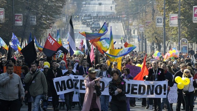 sudiri-megju-policijata-i-huligani-vo-belgrad-178071