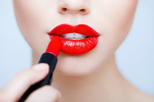 648859-perfect-red-lipstick
